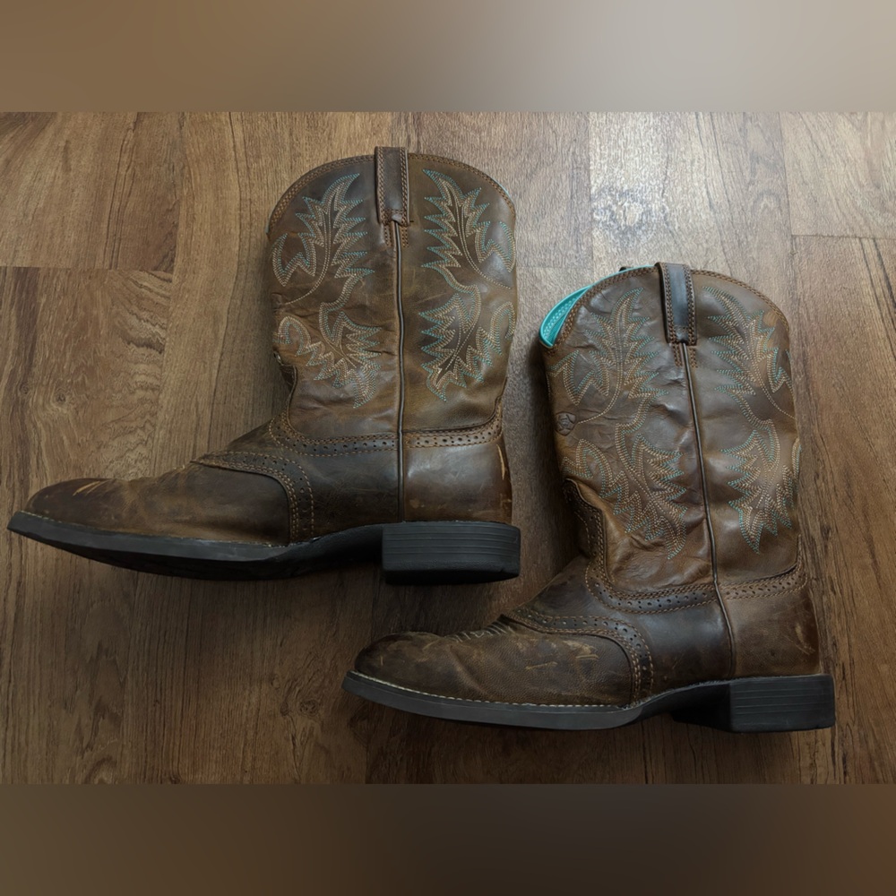 Ariat Round Toe Boots - Picture 3 of 6